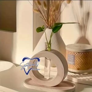 Round Table Vase - 01