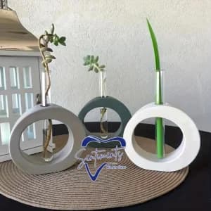 Round Table Vase - 02